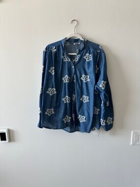Women’s Blue Floral Button-Down Shirt